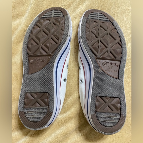Converse All Stars Low Tops Men’s Size 5 / Women’s Size 7 - Picture 4 of 4